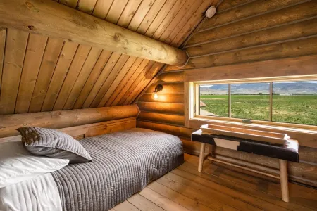 Romantic Log Cabin in Paradise Valley, Montana