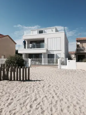 Superb new apartment "feet in the water" exceptional view on the beach Hoteles en Mauguio