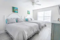 Sunrise on Sunset: 5 bed/5 bath sleeps 16 with a heated pool!