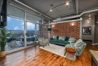 Luxury Condo in Akron Northside District. Level 2 EV Charging complimentary !!