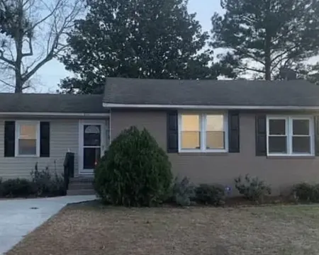 Walkable to the Casino and Family Friendly! 3 Bd/2 ba, Full House, Sleeps 8 Hotels in Portsmouth