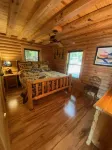 DREHER DREAMS CABIN-LAKEFRONT- + FISHING, KAYAKS,PADDLEBOARDS,6 BEDS SLEEPS 8!