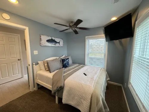 Charming Cottage on Lake Shafer-optional Pontoon! Screened gazebo and swim deck!