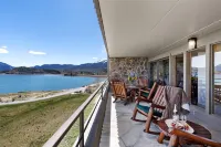 Premier Scenic Lakefront Luxury - Ski Country in the Heart of Colorado