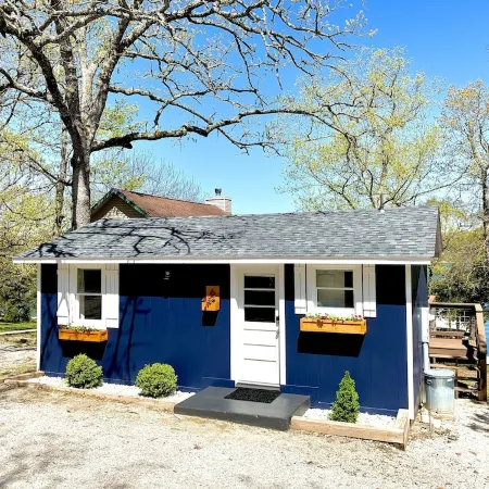 Private Hot Tub and Fire Pit with Views of Table Rock Lake! Cozy and Quiet Cabin
