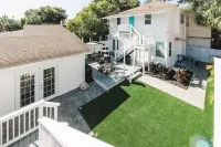 An Art-Filled Garden Apartment Near Parks and Downtown