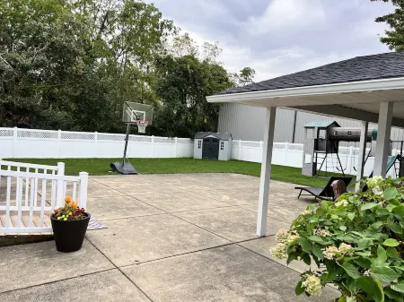 The Perfect Getaway - minutes to Cedar Point & Kalahari,  Fishing Boats Allowed! Отели в г. Гурон Тауншип