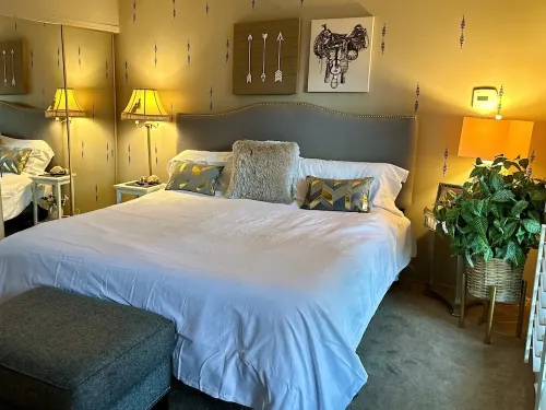 Private Gated Villa with Waterfall Pool & Spa Near Mission Beach - Pet Friendly