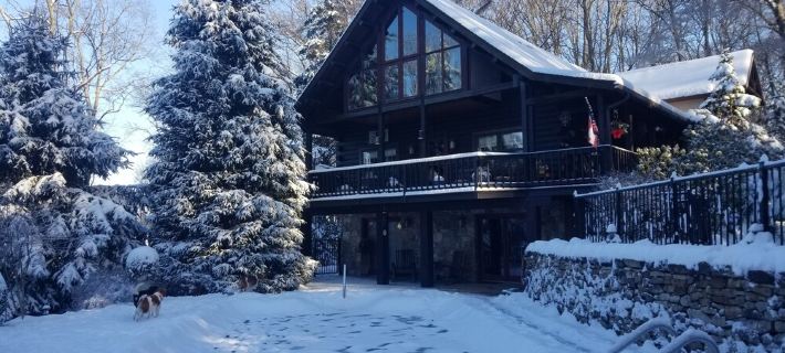 Harmony Lodge nestled in wooded tranquility! Hotels in Frederick County