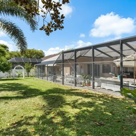 Dunedin Lux 5Br Villa w/Heated Saltwater Pool & Spa, Patio, Putting Green & BBQ