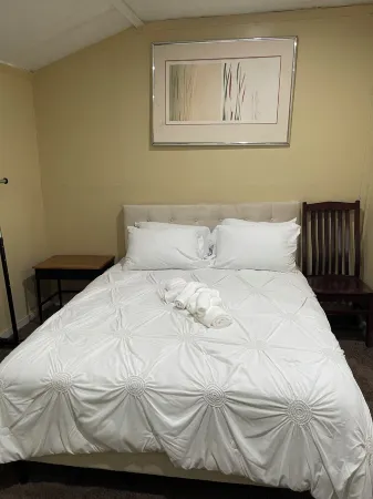 The L's Luxury 4 -Spacious 4-bedroom house with AC, fitness room in WEST Buffalo