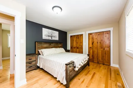 Spacious house with amazing back yard 10 min from the beach