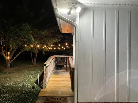 Bit o' Raleigh Bungalow, 6 min drive to downtown