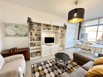 Big Flat in a Very Quiet Area and Well Connected Отели в г. 