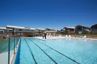 Caves Coastal Bar & Bungalows Hotels in Cooranbong