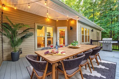 15 Minutes to Downtown Asheville! Movie Theater, Game Rm, HotTub, Sauna, Firepit