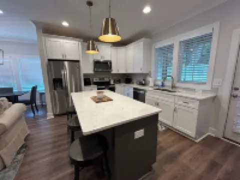 Welcome to ODE to Aubie! Full House 3 Bedroom - 1.4 m to the Stadium!