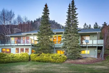 Ski Hill home w/ stunning views & hot tub!