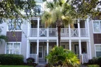 30A Getaway~Spacious 4 Bed/3 Bath Condo with Pool/Fitness!~Walk to Beach!