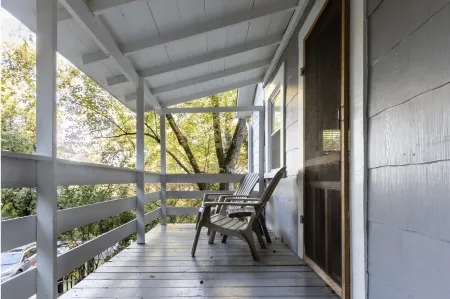 Historic St. Elmo Home - Near Hiking & Downtown! Отели рядом с достопримечательностью «Водопады Раби»