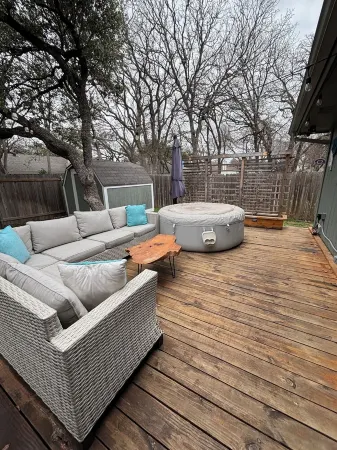 Cozy and cheerful three bedroom home with hot tub. Отели рядом с достопримечательностью «Парк Сан Габриел»