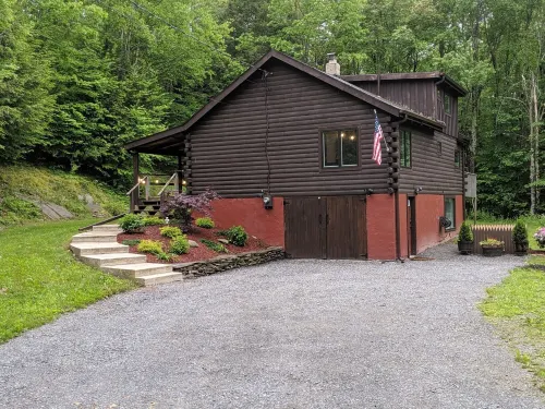 Cozy Log Home Retreat in the Catskills – Perfect for Families & Friends