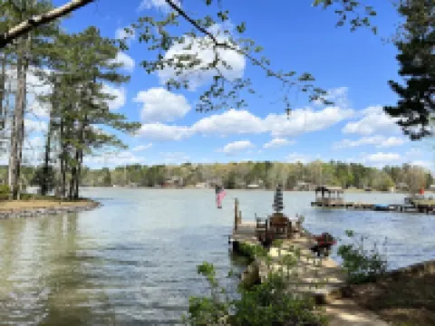 Peaceful vacation very close to The Landing!!