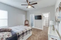 5 Star! 3Bed 4Bath 1mileATnT Stadium Globe LifePark SixFlagsHurrHarb Texas Live!