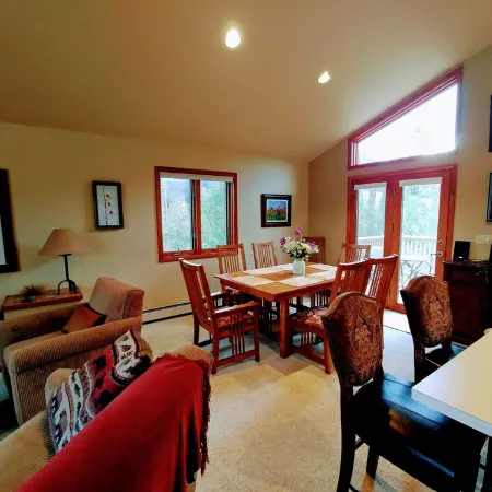 Beautiful Mountain views, 5 ski areas, Nat'l forest hiking, biking, lakes.