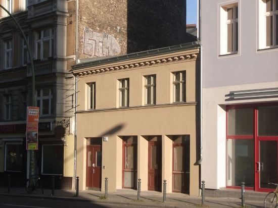 Four independent, stylish app., Large common room for cooking, dining