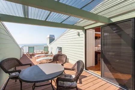 Sol-Mate -  Watch the Sun Set on the Gulf From Your Private Rooftop!