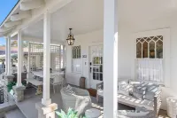 Historic Cottage in Olde Town BSL - One Block from Beach & Dining