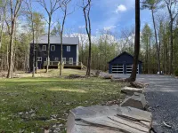 Hudson Valley Evergreen Treehouse