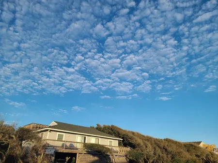 Cozy Cottage in Kitty Hawk with Gorgeous Ocean Views!