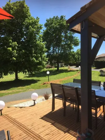 Gîte in the heart of the Périgord Noir in a large, wooded park, in a peaceful setting.