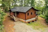 Relaxing Cabin in Murphy, NC w/ Long-range Views – Your Peaceful Escape Awaits!