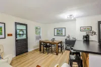 "Clementine at The 403" Historic District Apartment Walkable to Downtown Hotels in Natchitoches