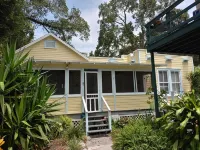 Casa Tranquila, Walk Everywhere Sleeps 2, Comfy, Stylish, Parking, Uptown Area