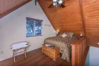 Cozy Cottage Retreat,  Close to Yosemite, Beautiful Views, Hot Tub & More!