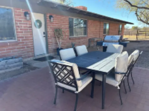Quiet 3 acre Ranch Home with incredible mountain views!! 丹戈豪園酒店