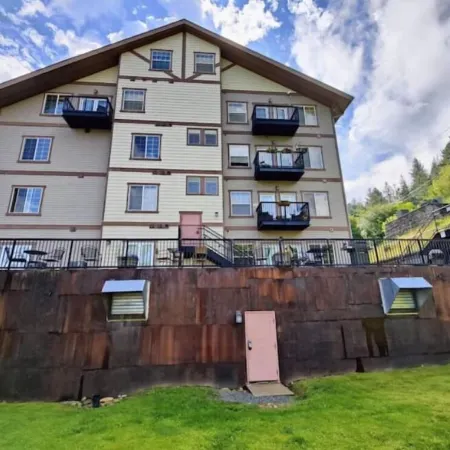 Alpine Village Suite w/ Garage and Sauna