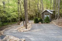 Creekside Tiny house in fantastic Monteagle! Quick hike to waterfall!