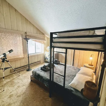 4Br 2BA - MT Snow, Skiback Trail, Free Shuttle, Pool, BBQ - Green Mountain House