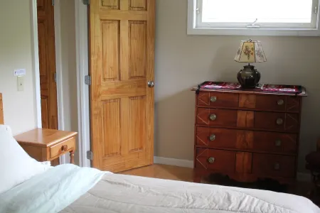 Contemporary Family Lodge, 1/2 mile to Lake!