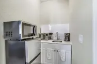 Cozy 1-bedroom apartment with carport and WiFi in phenomenal St. Petersburg