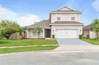 Charming  Pool 4-bedroom house with Wi-Fi And AC