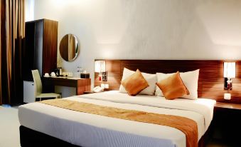 Pose in Hotel