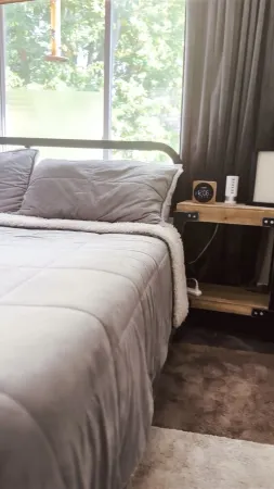 The Edge: Double King Bedroom Suite Отели в г. Шампейн