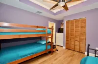 Luxury Riverfront Home Pool Dock 20 Min To beach 15 Min to Mets Stadium Pets OK