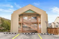 Charming 2-bedroom condo right behind SDC